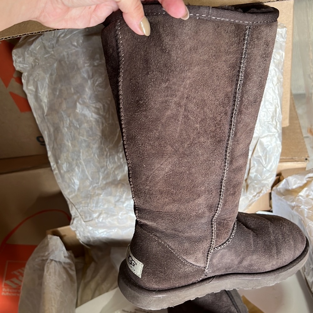 Chocolate UGG boots - Picture 5 of 8